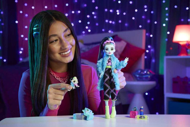 Monster High Creepover Party Frankie Stein