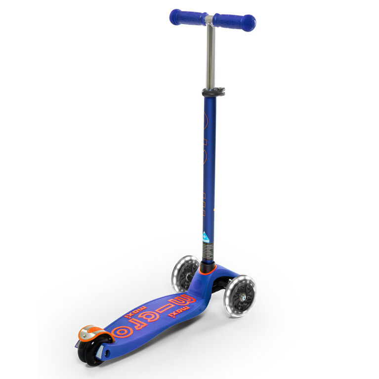 Micro Scooters Maxi Micro Deluxe Led Kickboard Blue