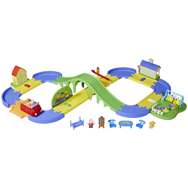 Peppa Pig - All Around Peppa's Town Set with Adjustable Track; Includes Vehicle and 1 Figure - French Edition