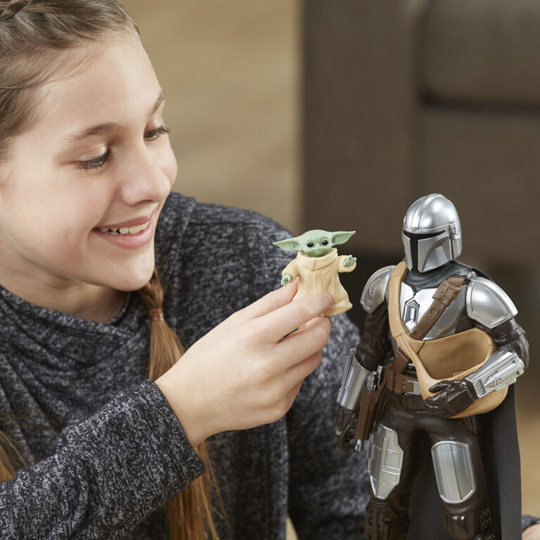 Star Wars Galactic Action The Mandalorian &amp,Grogu, figurines électroniques interactives de 30 cm