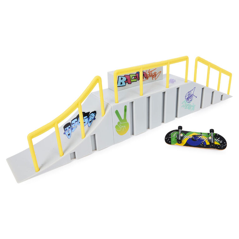 Tech Deck, Build-A-Park World Tour, Flamengo Park (Brazil), Ramp Set with Signature Fingerboard - English Edition
