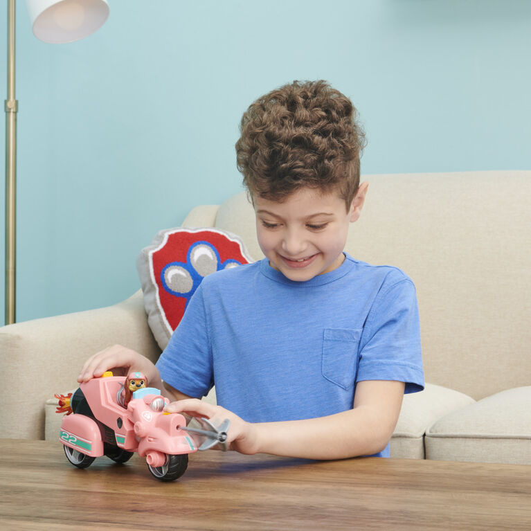 PAW Patrol, Liberty's Deluxe Vehicle with Collectible Action Figure