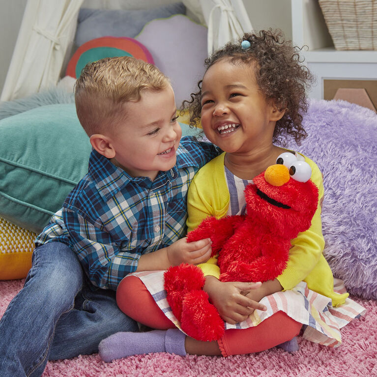 Sesame Street Love to Hug Elmo Talking, Singing, Hugging 14-inch Plush Toy