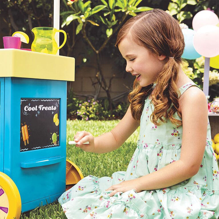 Kiosque 2 en 1 de citronnades et glaces Little Tikes avec 25 accessoires et tableau