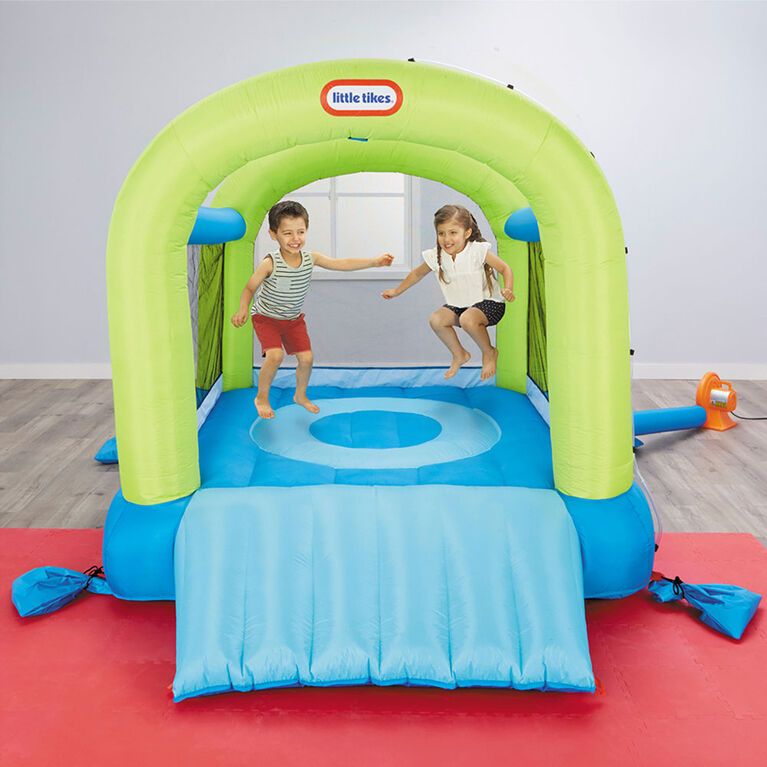 Parc de jeu gonflable 2 en 1 aquatique ou non aquatique Splash 'n Spray de Little Tikes pour enfants