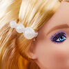 Poupée Barbie Voeux d'anniversaire, de 29,2 cm (13 po), vêtue d'une robe volantée, avec support pour poupée et certificat d'authenticité