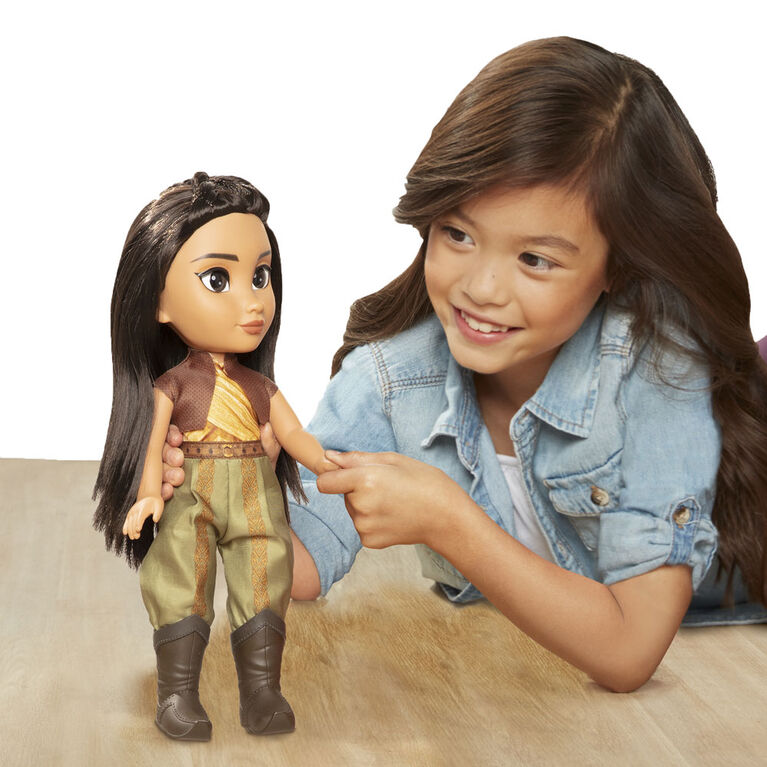 Grande poupée articulée Raya du film de Disney Raya et le dernier dragon.