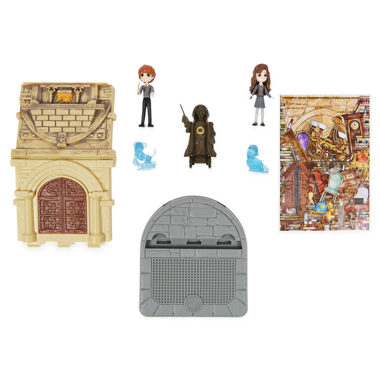 Wizarding World Harry Potter, Room of Requirement 2-in-1 Transforming Playset with 2 Exclusive Figures and 3 Accessories