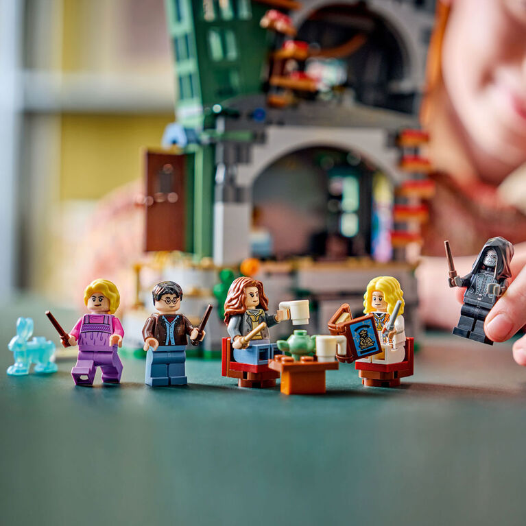 LEGO Harry Potter La Maison de Luna Lovegood, Jouet de Construction pour les Filles, les Gar&ccedil;ons et les Amateurs de 10 Ans et Plus 76467