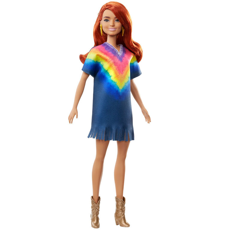 Barbie - Fashionistas #141 - Poupée Barbie avec Longs Cheveux Roux et Robe Tie-Dye à Franges
