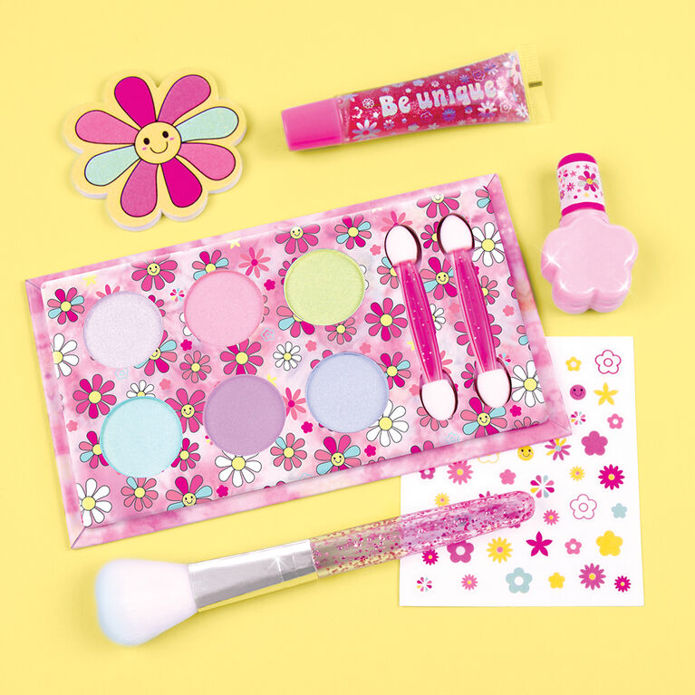 Make it Real Love and Daisy Makeup set