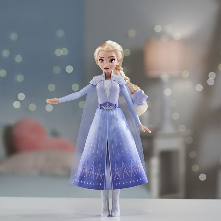 Disney La Reine des neiges 2, poupée mannequin Elsa et ses tenues magiques avec 2 tenues et 2 coiffures