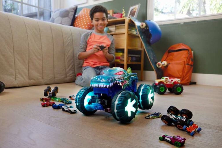 HOT WHEELS Monster Trucks 1:15 Scale HW MEGA-WREX ALIVE RC Vehicle