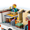 LEGO City L'autocaravane d'aventure de vacances, ensemble de véhicule pour les enfants de 6 ans et plus 60454