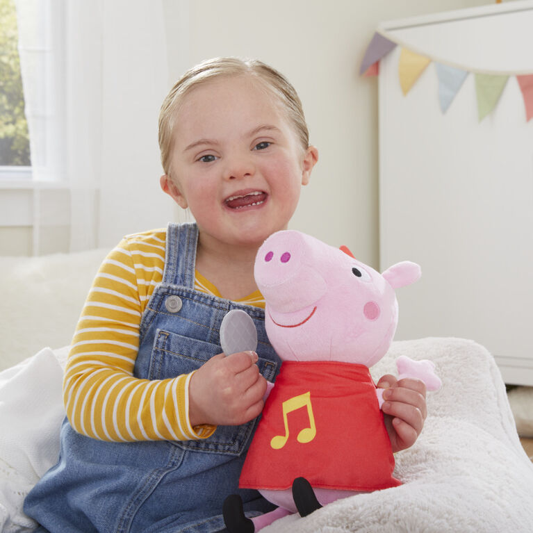 Peppa Pig Peppa chante, peluche chantante avec robe rouge pailletée et boucle, chante 3 chansons - Édition française