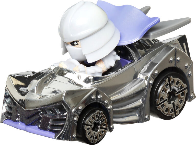 Hot Wheels RacerVerse Die-Cast Cars, Set of 2 Toy Vehicles with Character Drivers Optimized for RacerVerse Track (Styles May Vary)