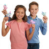 Narval illuminé de Fingerlings - Nelly (violet) - Jouet intéractif amical WowWee.