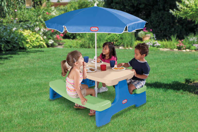 Little Tikes - Easy Store - Large blue & green Picnic Table with Umbrella