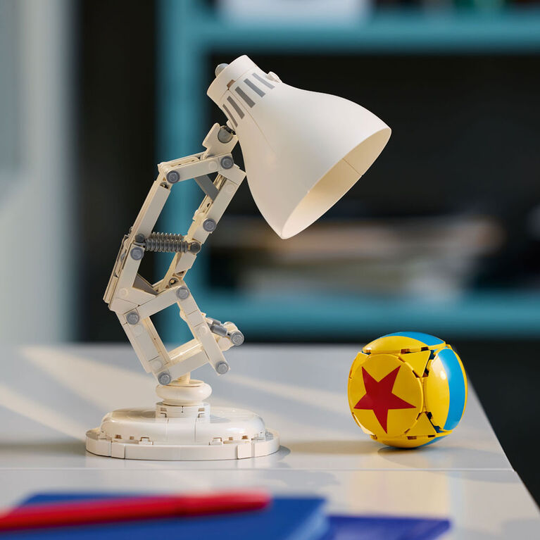 LEGO Ideas | Disney Pixar Luxo Jr., Modèle à Construire et à Exposer, Souvenirs de Films à Collectionner 21357