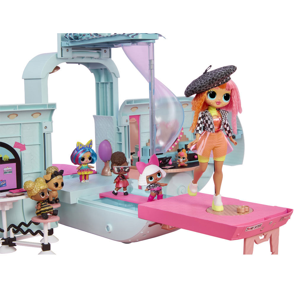 Lol surprise hot sale doll glamper