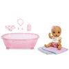 Oreilles de chaton dans un emmaillotement violet Baby Born Surprise Bathtub Surprise.