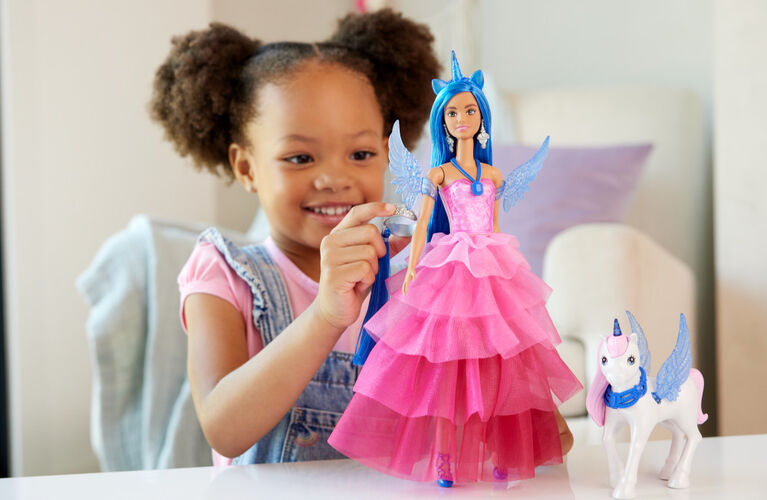 Barbie  65anniversaire  Poupée et animal  Licorne ailée, ch. bleus