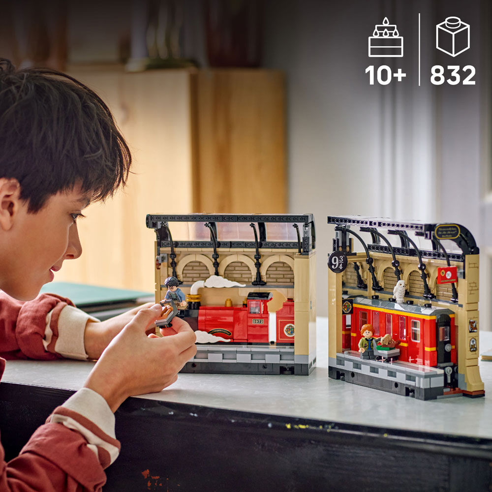 LEGO Harry Potter Book Nook: Hogwarts Express  - Kids Toy - DIY Kit for Boys and Girls 10+ - 76450