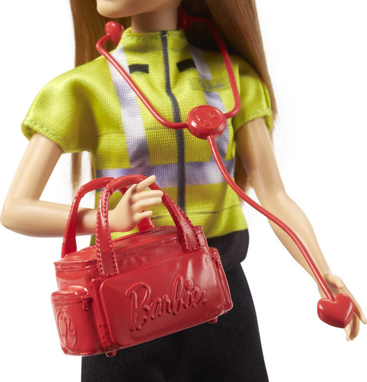 Poupée Barbie Ambulancière Mince et Brune (30,4cm), avec Tenue et Accessoires à Thème