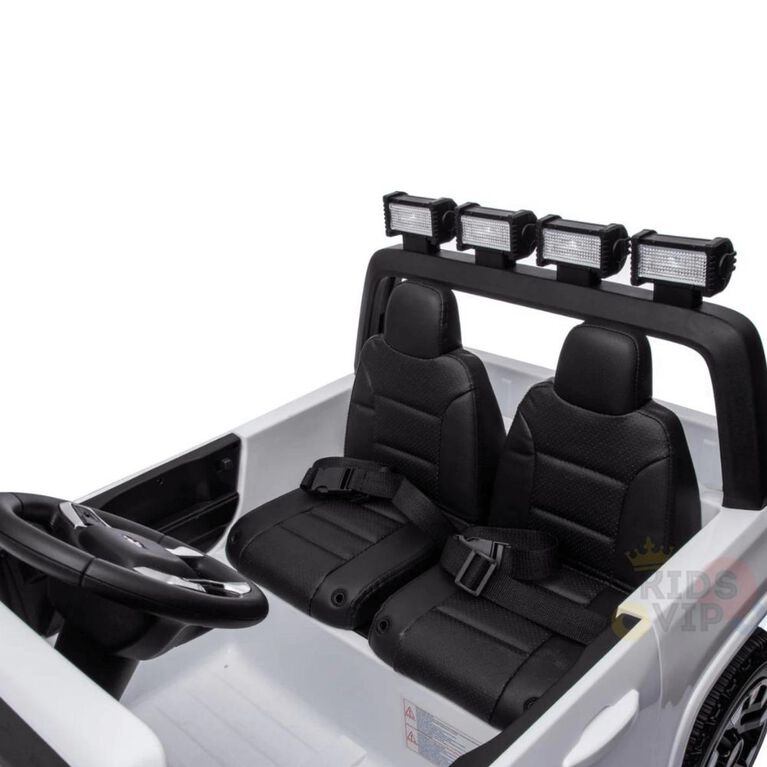 KidsVip 24V Chevrolet Silverado Ride on Truck W/RC - Noir - Édition anglaise