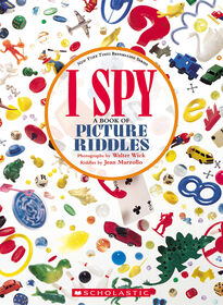 I Spy: A Book of Picture Riddles - English Edition