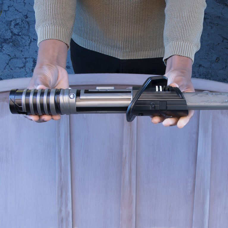 Star Wars Lightsaber Forge, Darksaber à lame noire extensible, jouet de déguisement personnalisable