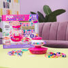Cool Maker PopStyle Bracelet Maker, 170 superbes perles, 10 bracelets, rangement, coffret de fabrication de bracelets d'amitié, jouets d'art et de loisirs créatifs