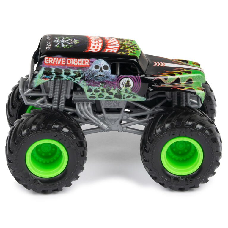 Monster Jam, Official Grave Digger Vs. Avenger Die-Cast Monster Trucks, 1:64 Scale
