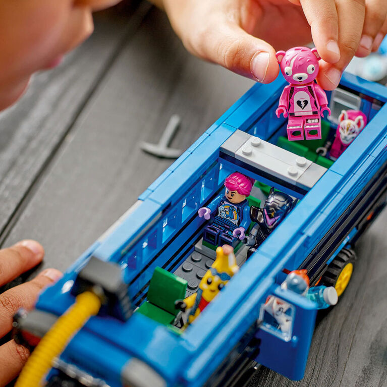 LEGO Fortnite Battle Bus - Collectible Fortnite Toy for Kids /W 9 Minifigures from Video Game - 77073