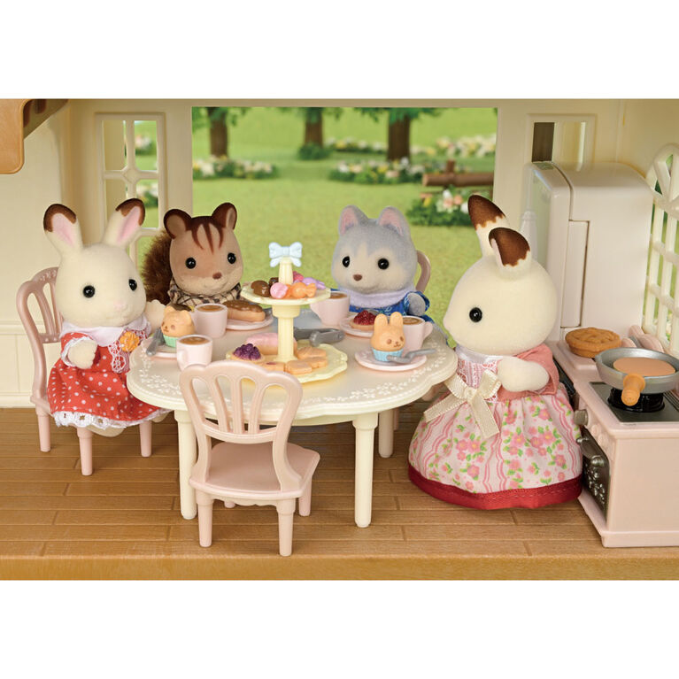 Calico Critters Hilltop Terrace Gift Set
