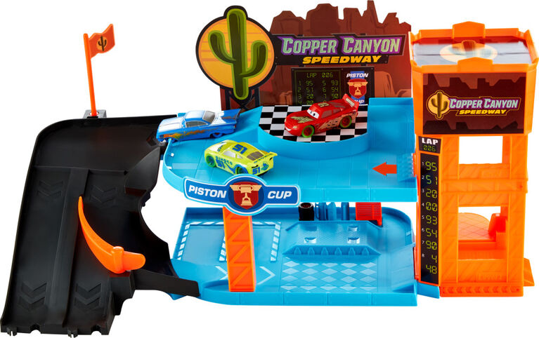 Disney Pixar Cars Glow Racers - Rayo McQueen 1/55 en Toys Master