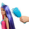 Poupée ​Barbie Royale Barbie Dreamtopia avec cheveux fantaisistes 2 tons ultralongs, brosse à cheveux, diadèmes et accessoires de coiffure