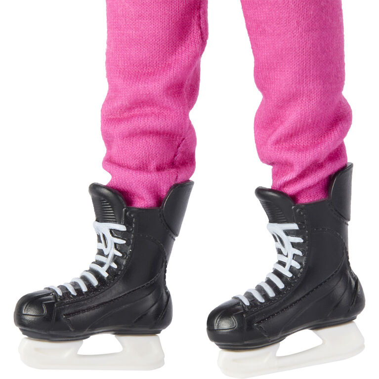 Barbie Poup&eacute;e et accessoires PWHL Tim Hortons Joueuse de hockey