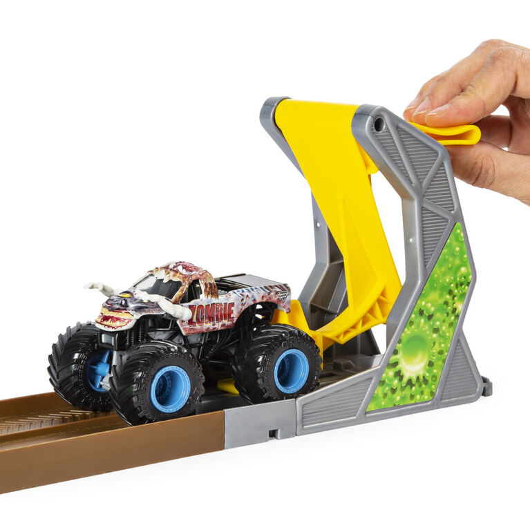 Monster Jam, Official Zombie Madness Playset Featuring Exclusive 1:64 Scale Die-Cast Zombie Monster Truck