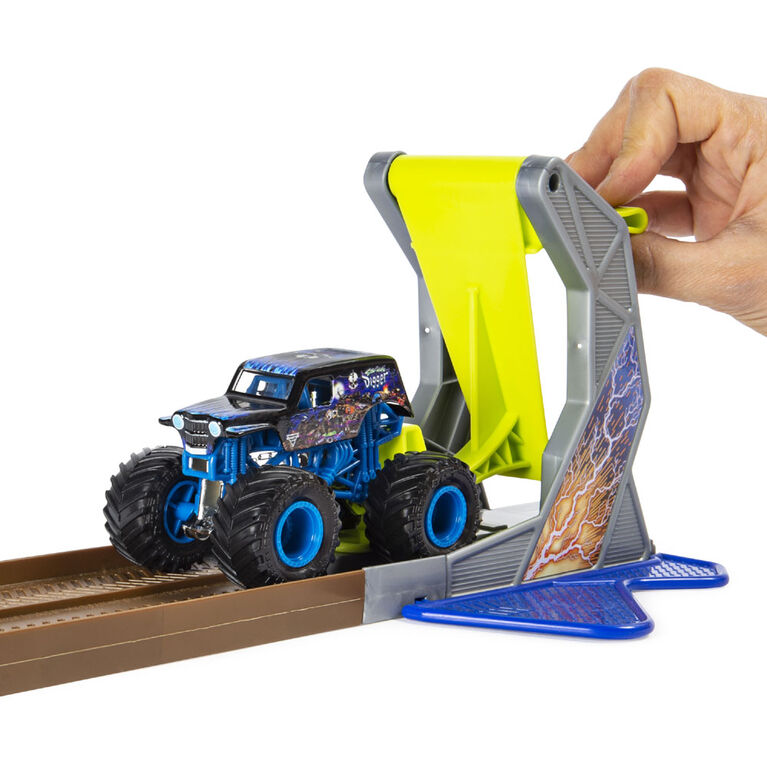 Monster Jam, Coffret officiel Champ Ramp Freestyle avec monster truck Son-uva Digger authentique en métal moulé à l'échelle 1:64.