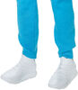 Poupée​ Ken 60ème anniversaire dans une tenue rétro composée d'un t-shirt, d'un pantalon de style sportif, de baskets et d'un haltère