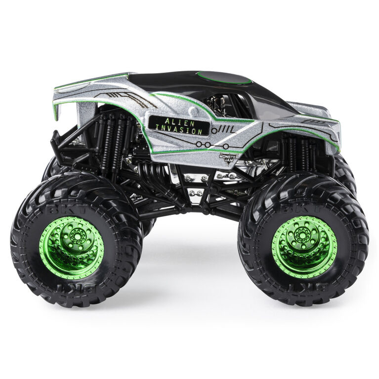 Monster Jam, Official Alien Invasion Monster Truck, Die-Cast Vehicle, Legacy Trucks Series, 1:64 Scale