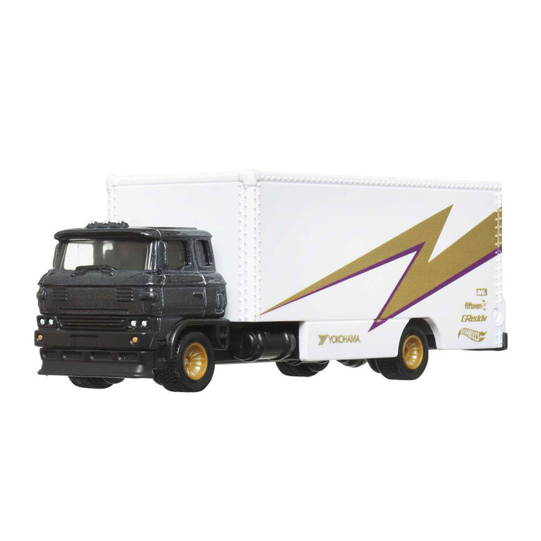 Hot Wheels Team Transport Truck & Race Car Sakura Sprinter