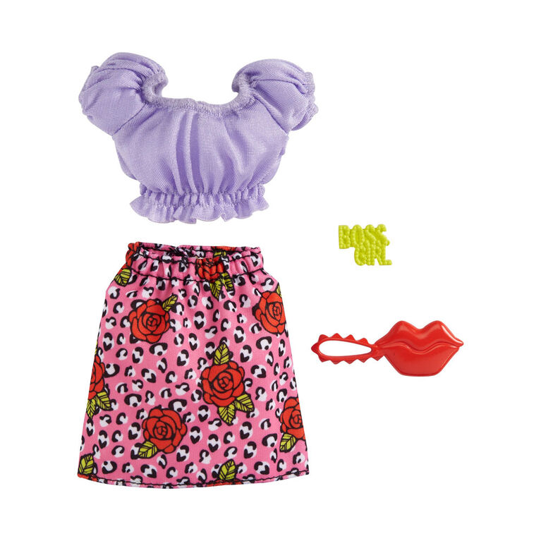 Coffret Tenue ​Barbie avec haut court violet, jupe florale, sac à main en forme de lèvres et épingle à cheveux "Boss Girl", vêtements pour poupées