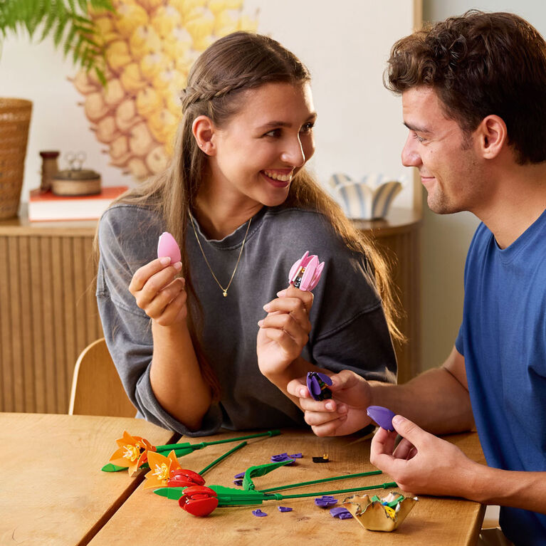 LEGO Botanicals Tulip Bouquet Flower Room Decor - Building Set for Adults, Ages 18+ - 11501