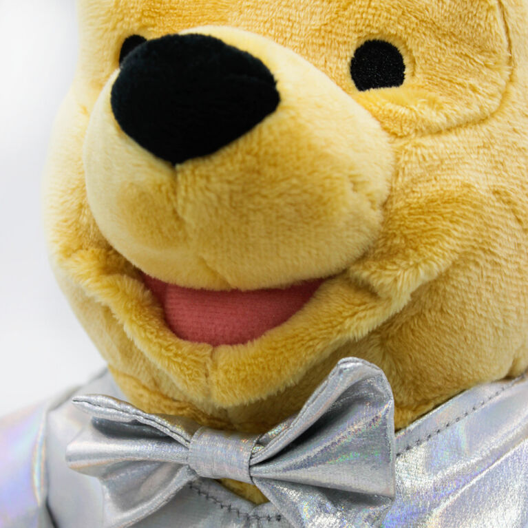 Disney - Peluche Winnie l'Ourson avec tenue de célébration du 100ème anniversaire de Disney - 12''