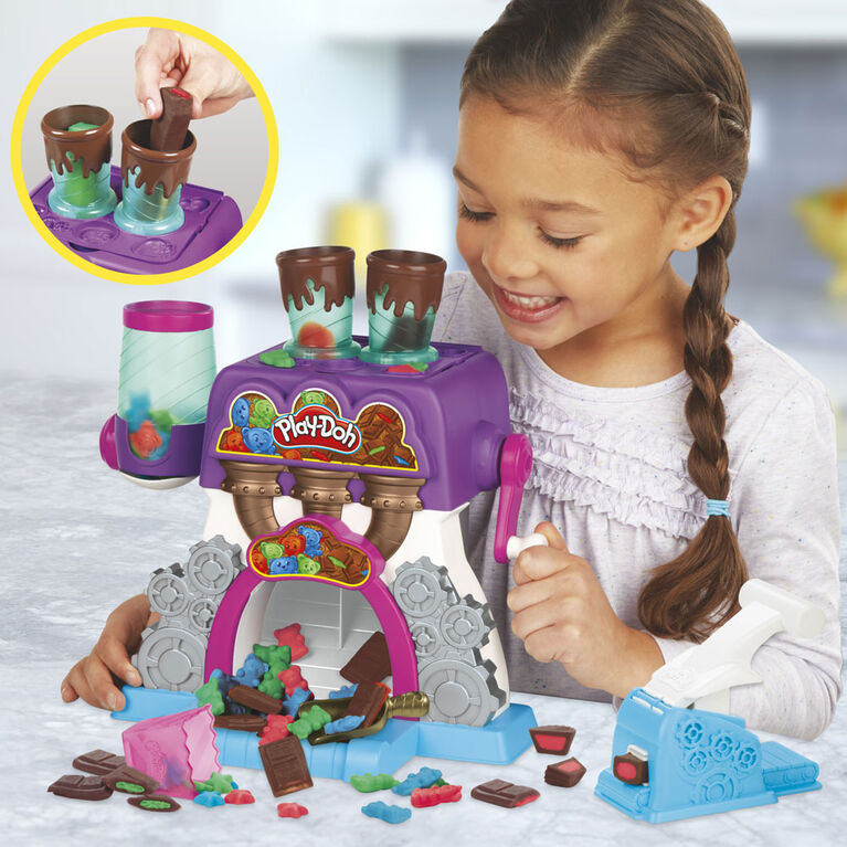 Play-Doh Kitchen Creations Candy Delight Playset with 5 Play-Doh Cans, Non-Toxic