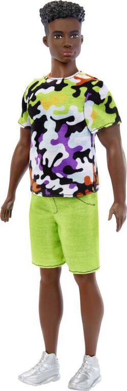Barbie-Poupée Ken Fashionistas 123, large d'épaules, t-shirt, short