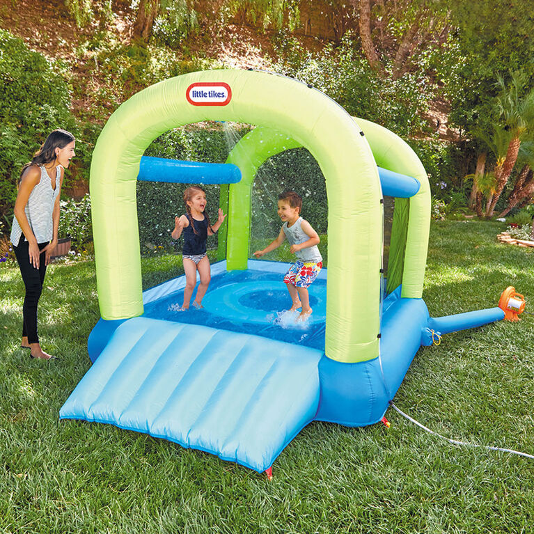Little Tikes Splash 'n Spray indoor/outdoor 2-in-1 Wet or Dry Inflatable Bounce House for Kids