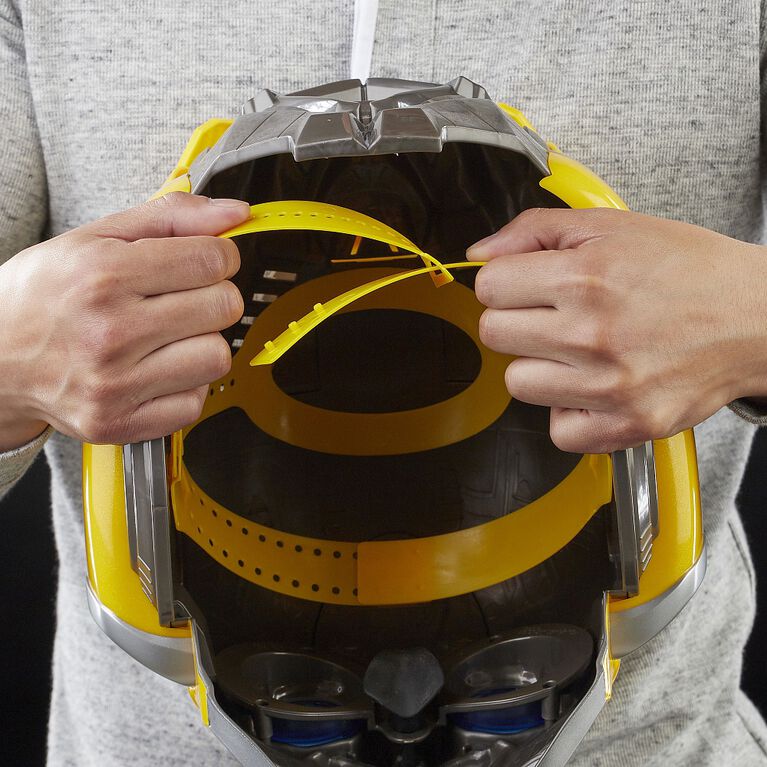 Transformers Studio Series Bumblebee Showcase Helmet - English Edition